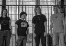 Greg Ginn reinventa Black Flag: con su nueva vocalista gritando entre el público y arma una banda totalmente generación Z Black Flag