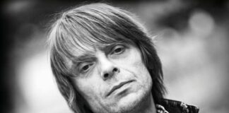 Muere «Mani» Mounfield, legendario bajista de The Stone Roses y Primal Scream, a los 63 años mani
